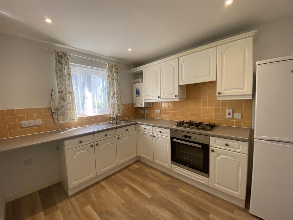 Property photo 2 of 12 Kitchen