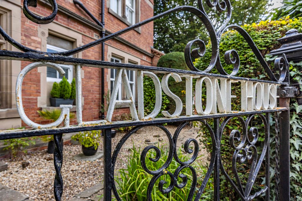 Property photo 2 of 20