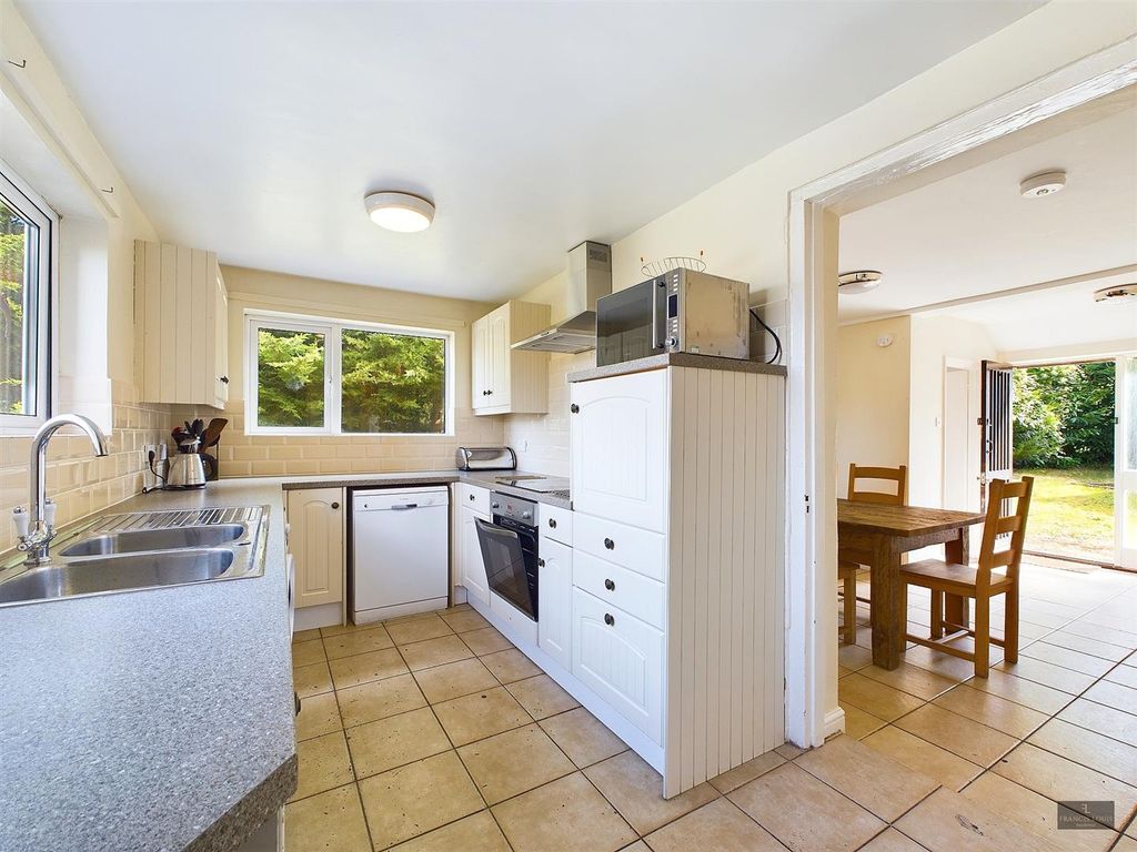 Property photo 2 of 19 Cam02887G0-Pr0243-Still009.Jpg