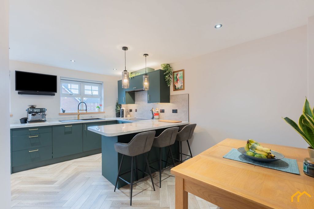 Property photo 3 of 24