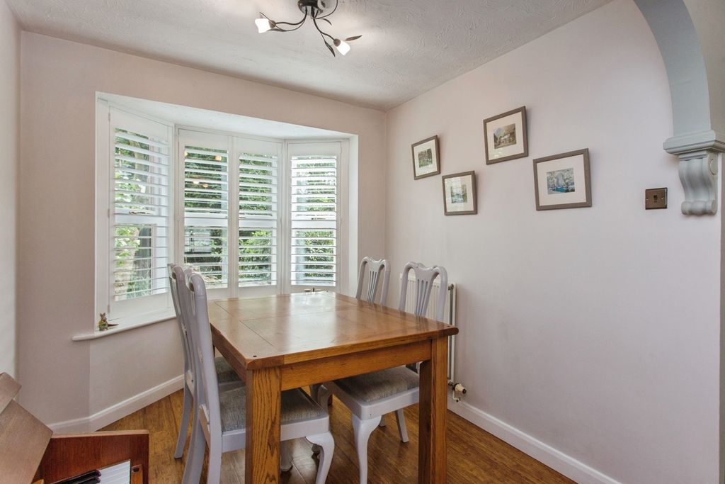 Property photo 3 of 17 Photo