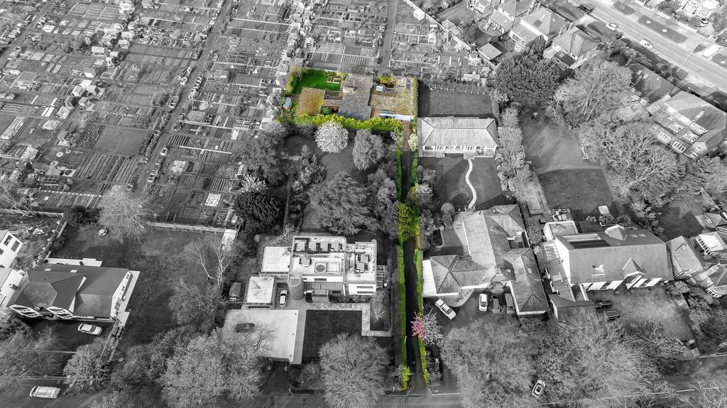 Property photo 3 of 44