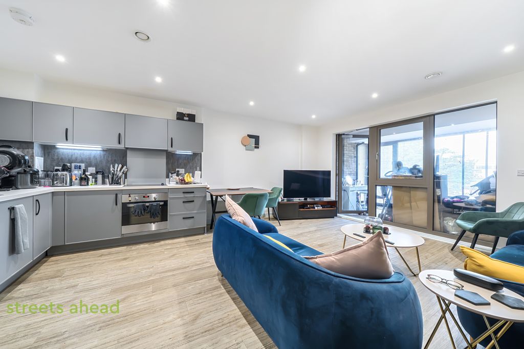 Property photo 1 of 15 E3Cbaa70-76d4-4d6...