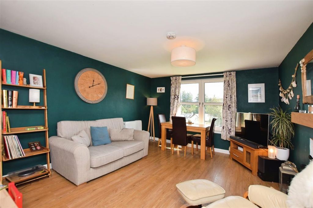 Property photo 2 of 27