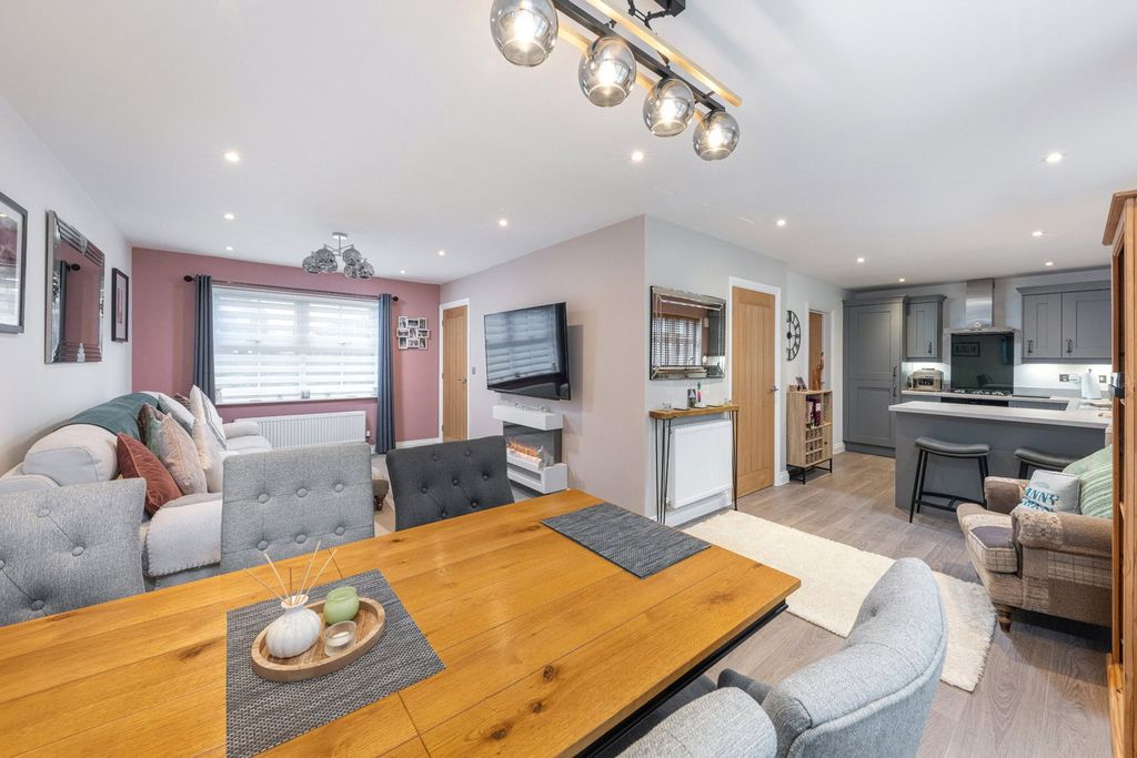 Property photo 2 of 17 Picture No. 11