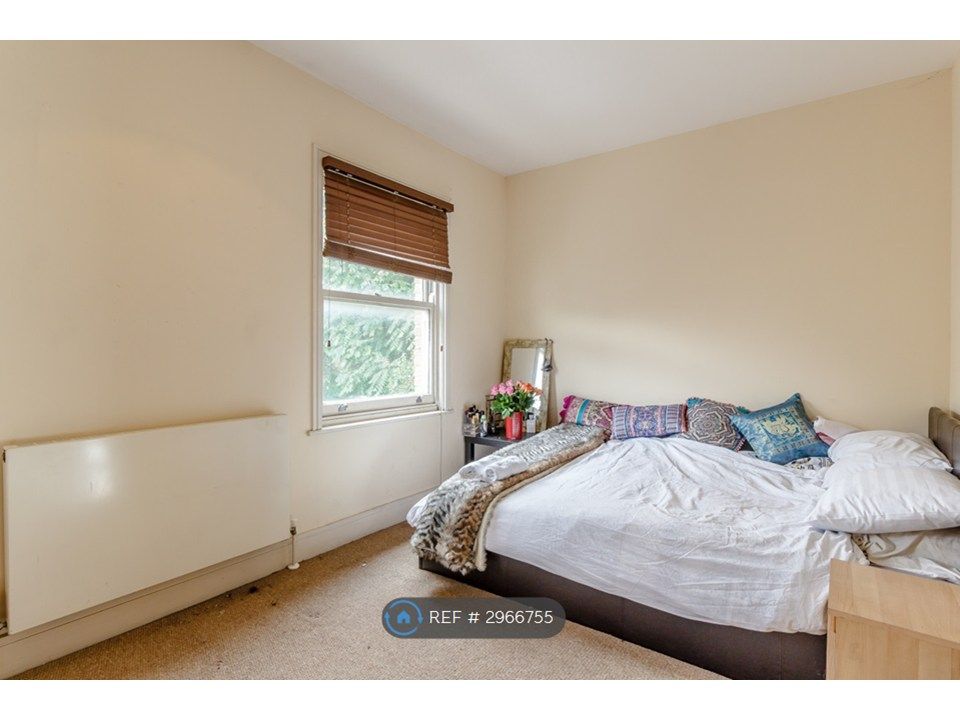 Property photo 3 of 12 Bed 1-Large Double Bedroom Level 1
