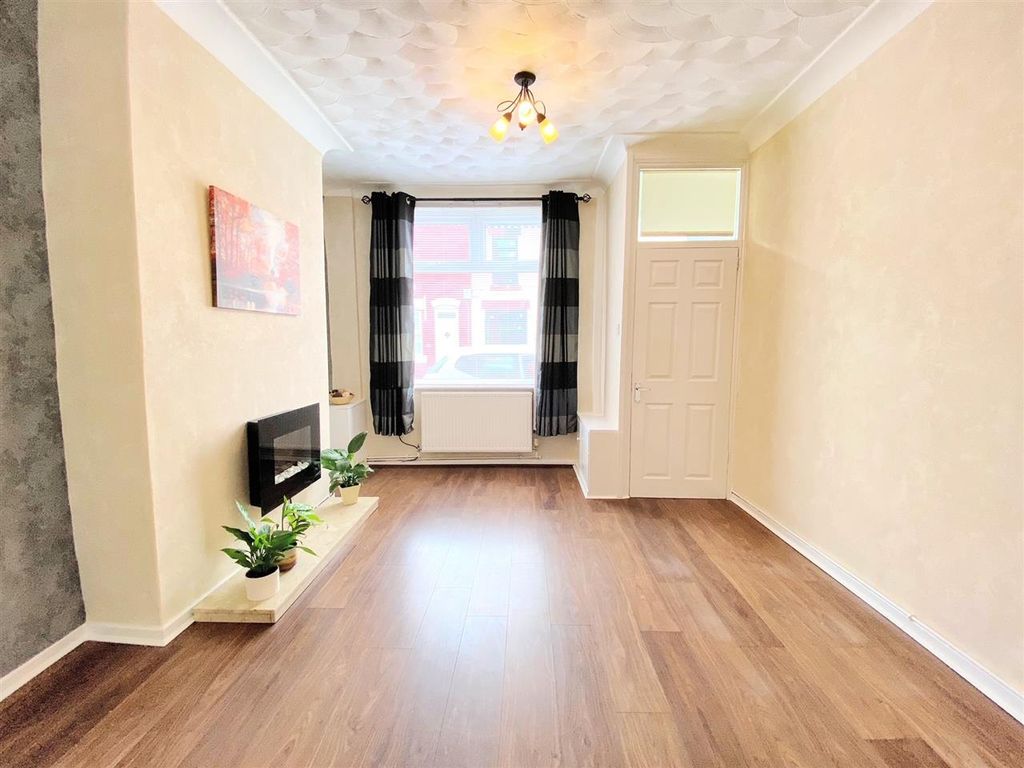 Property photo 2 of 9 Lounge