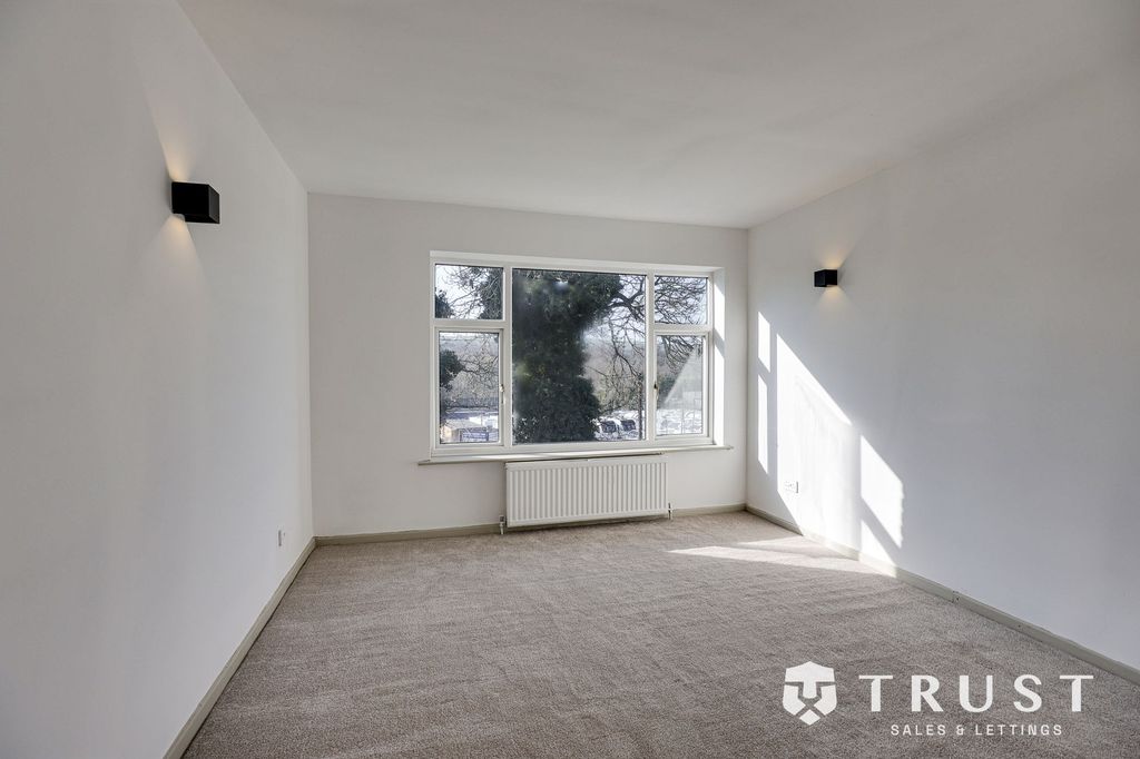 Property photo 3 of 25