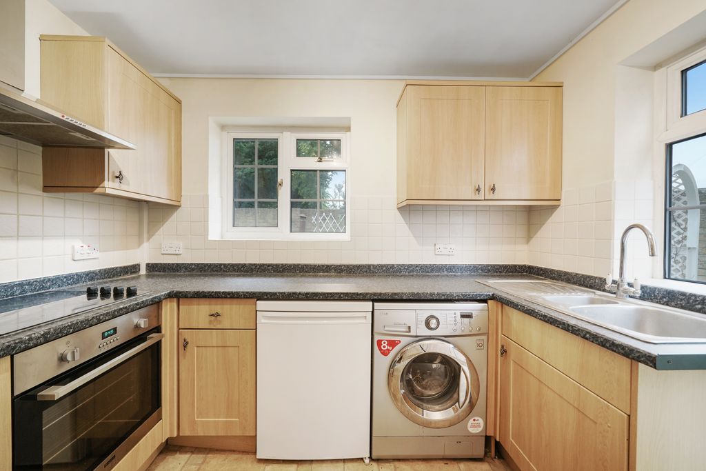Property photo 2 of 10 Kitchen