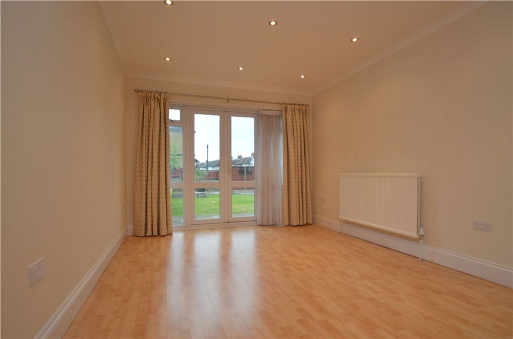 Property photo 3 of 10 Dining Room