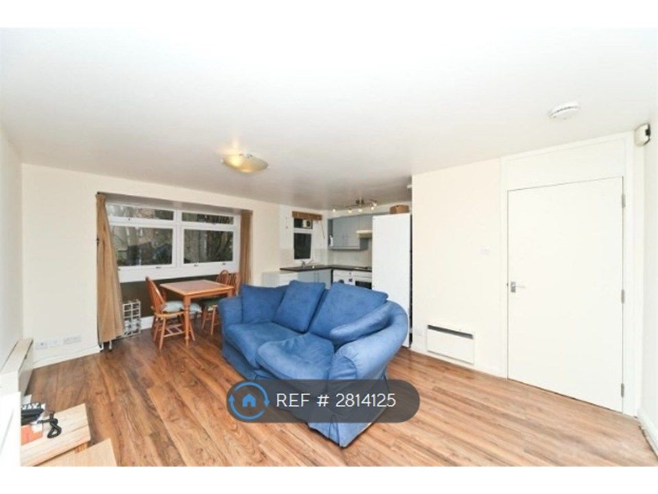 Property photo 1 of 7 Kitchen/Living Room