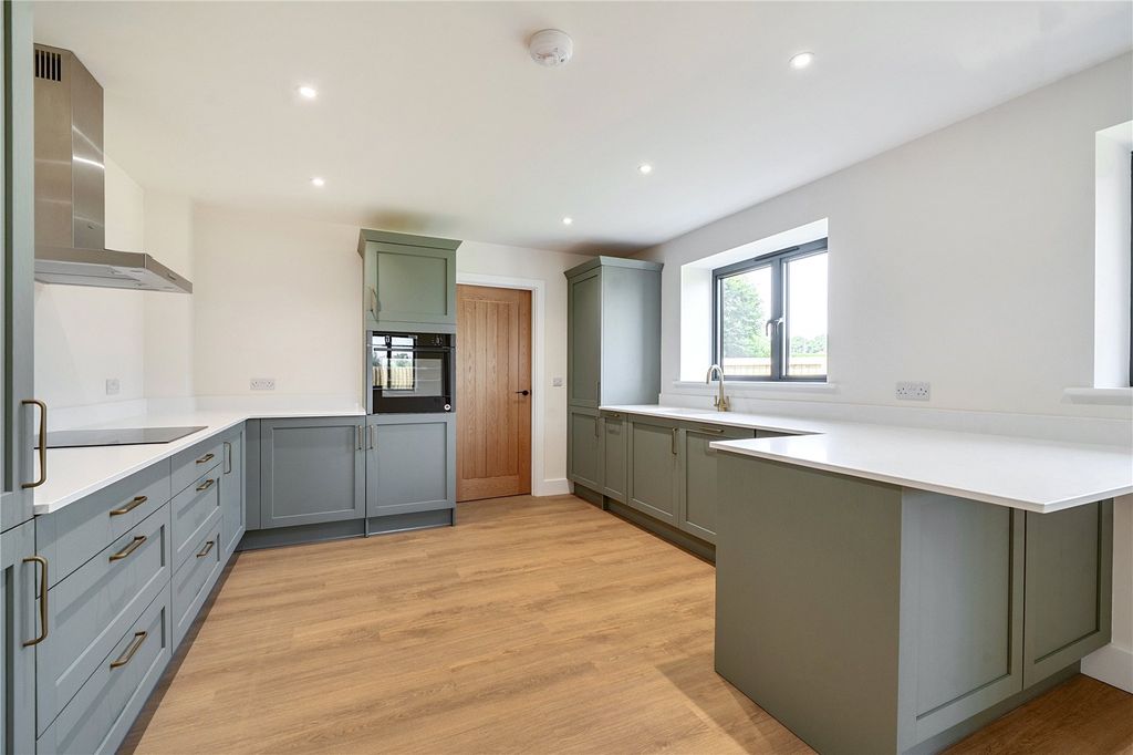 Property photo 2 of 15 Picture No. 25