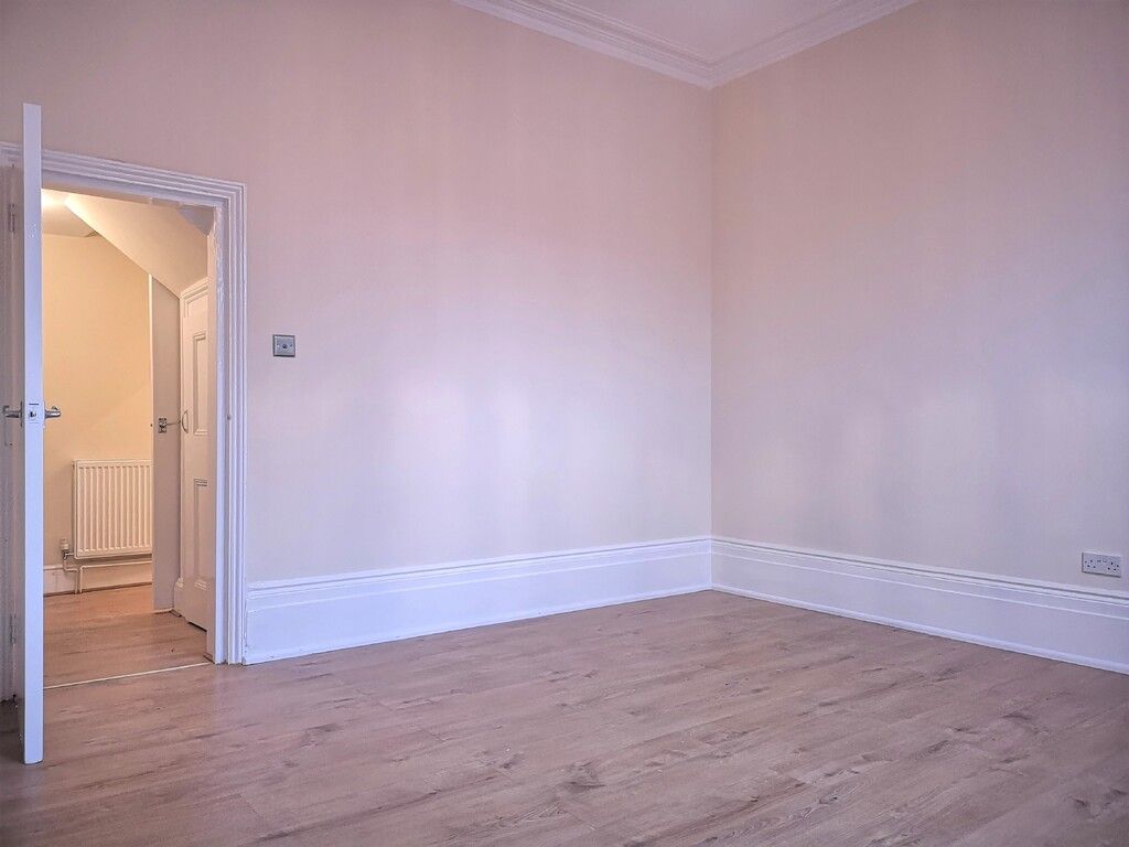 Property photo 1 of 8 Lounge