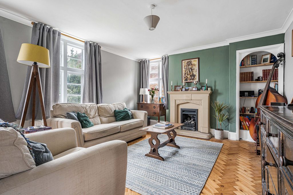 Property photo 2 of 18