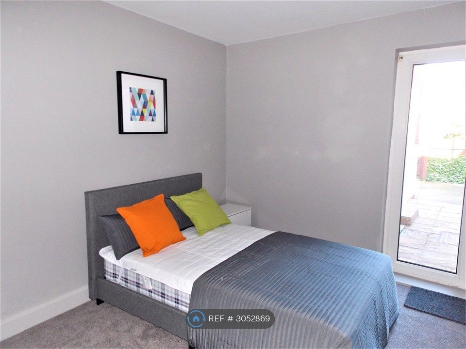 Property photo 1 of 7 Room 2