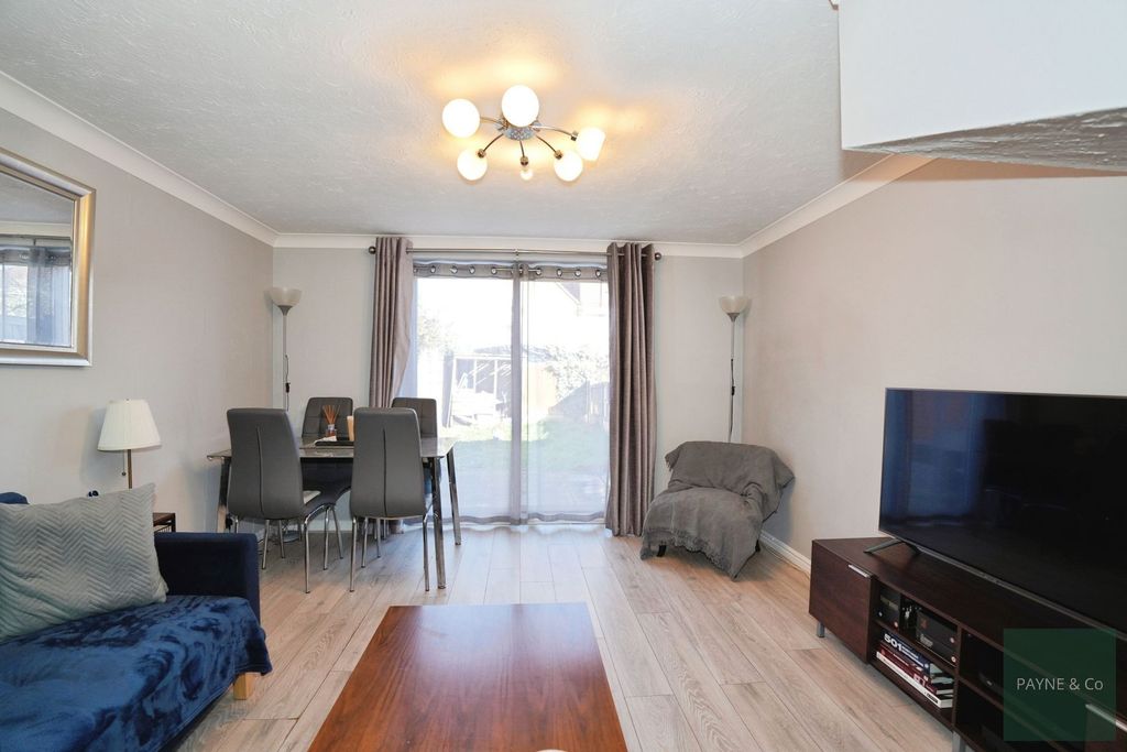 Property photo 3 of 8