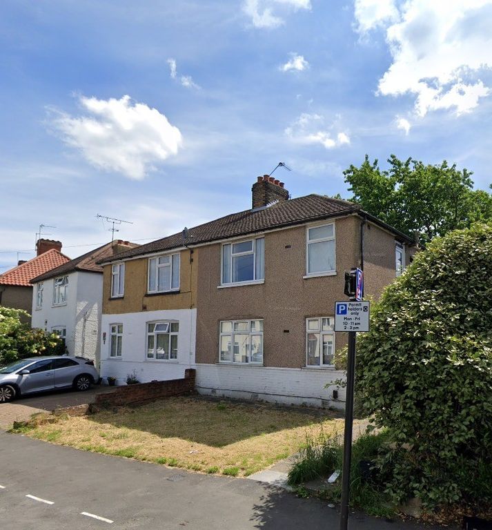 Property photo 1 of 16 Long Drive, Greenford, Ub6 8Na