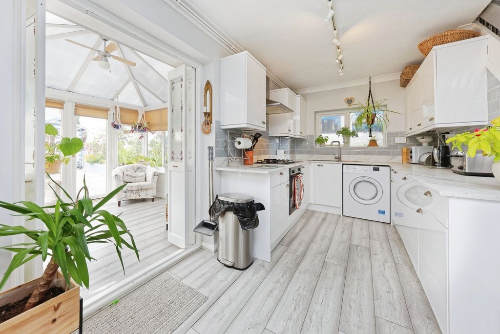 Property photo 3 of 17 Photo