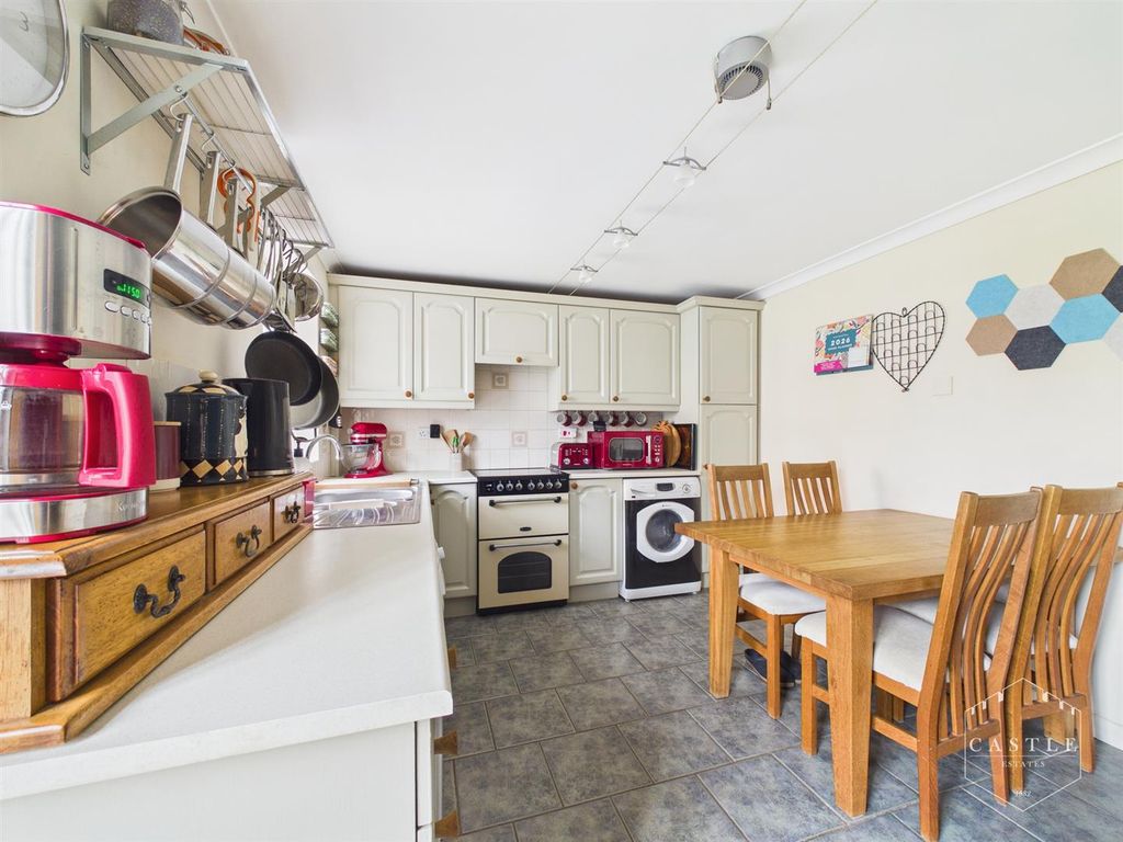 Property photo 3 of 17 Ktichen Diner