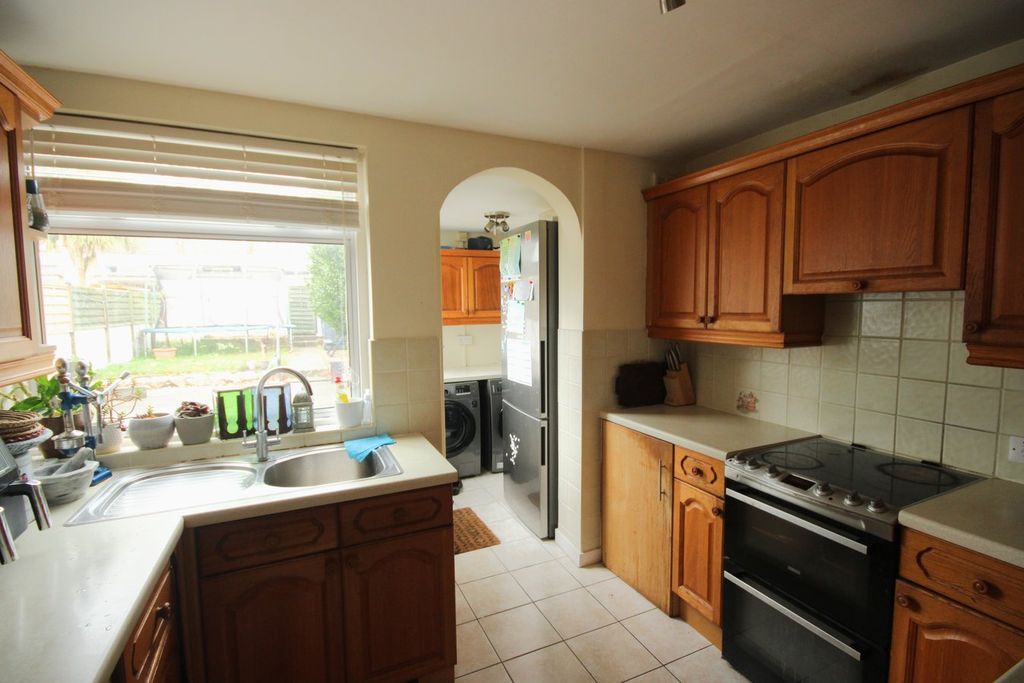 Property photo 2 of 20