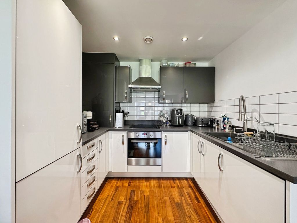 Property photo 2 of 11 Kitchen