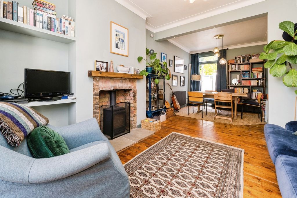 Property photo 2 of 16 Pbox-Img.Jpg
