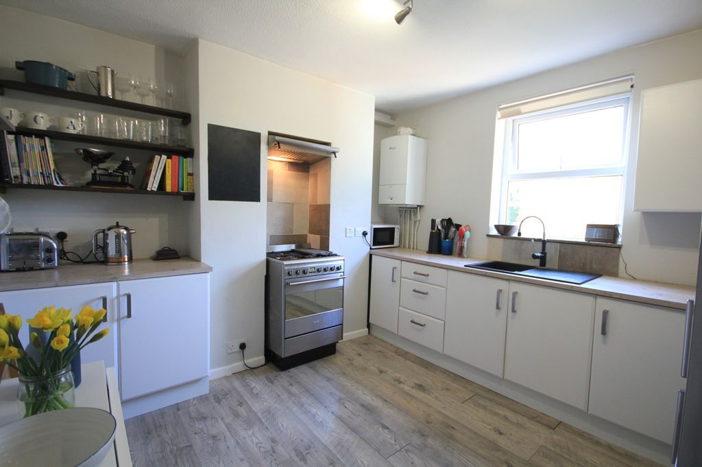 Property photo 2 of 9 Kitchen