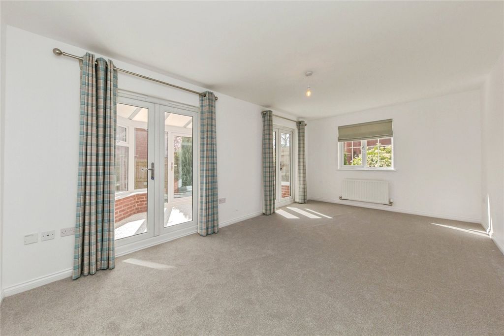 Property photo 2 of 21 Picture No. 01