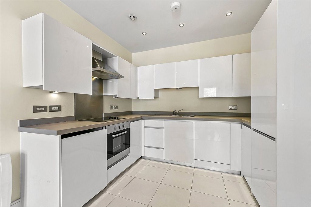 Property photo 2 of 8 Picture No. 14