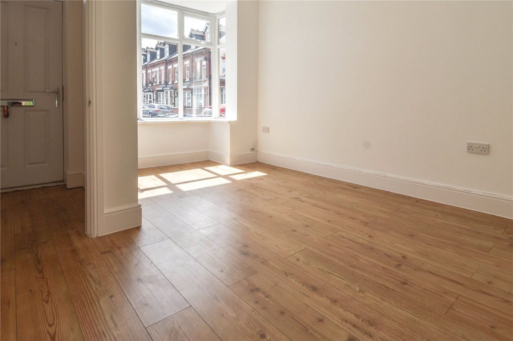 Property photo 2 of 13 Picture No. 12