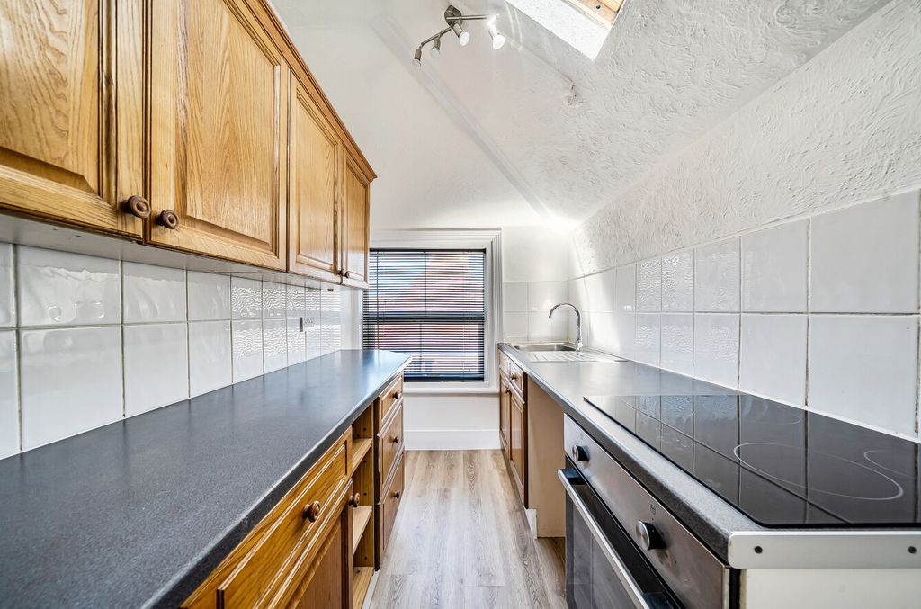 Property photo 2 of 10 Kitchen