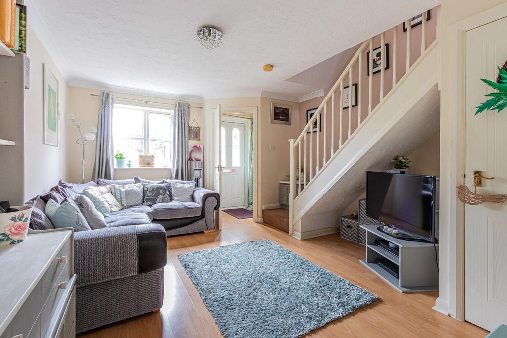 Property photo 2 of 19 Foxberry Close 5-10.Jpg
