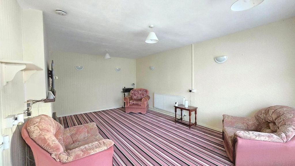 Property photo 2 of 10 Picture No. 14
