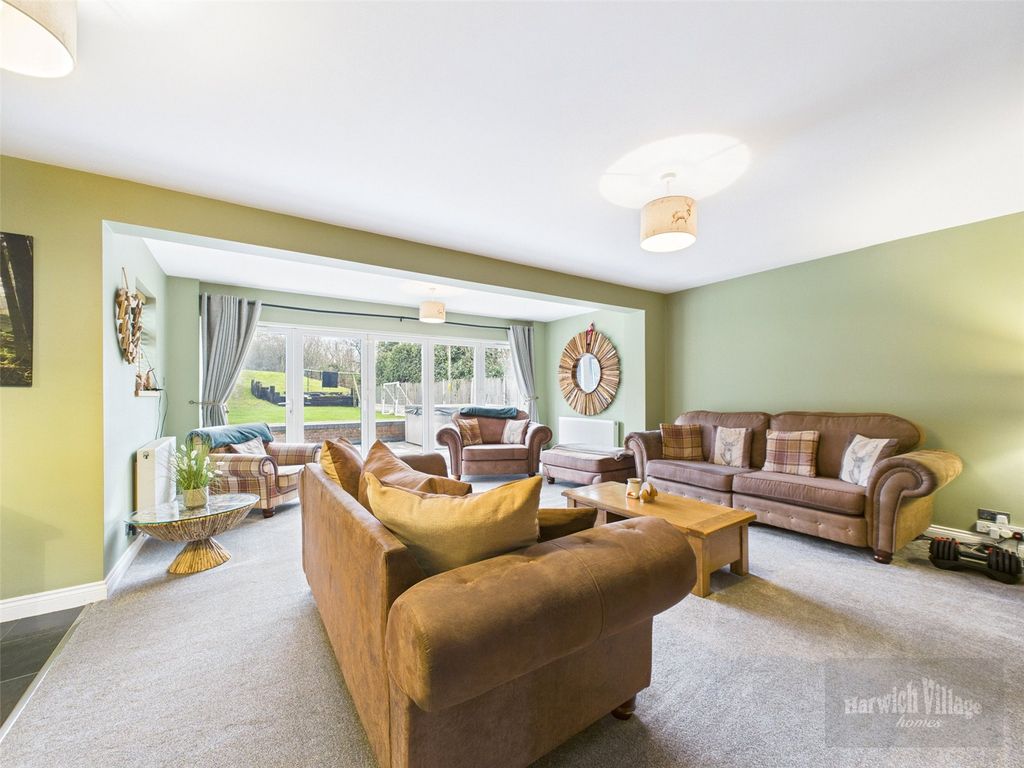 Property photo 2 of 31 Lounge