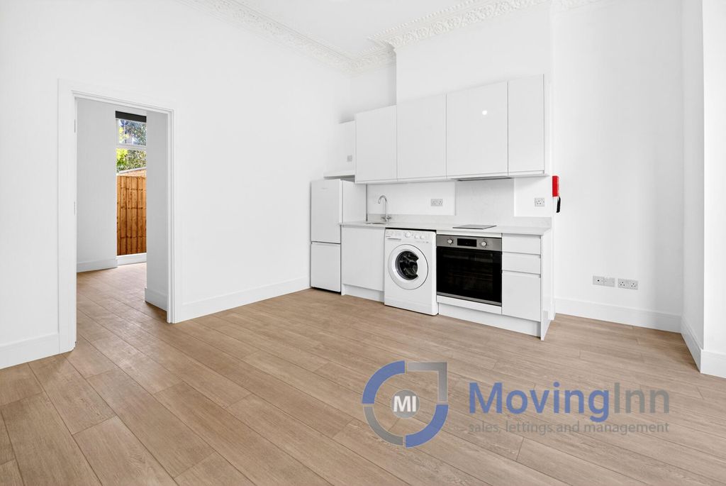 Property photo 3 of 20 Kitchen