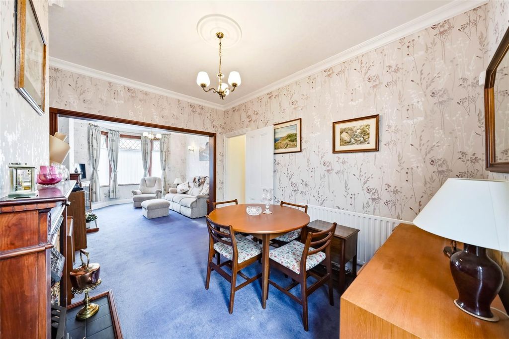 Property photo 3 of 27 Open-Plan