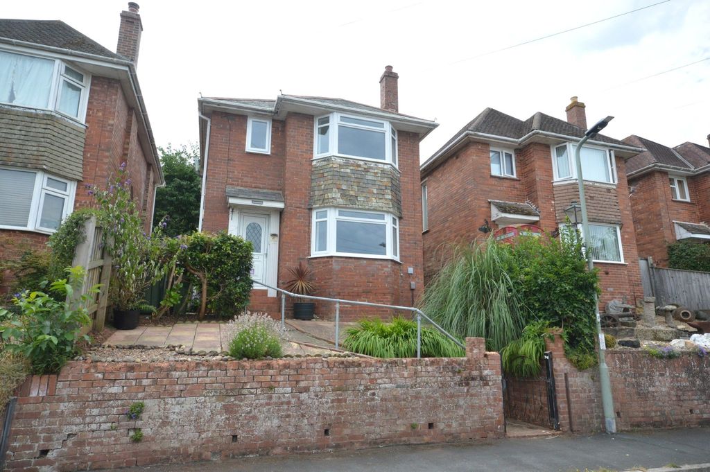 Property photo 1 of 16 1 - Front