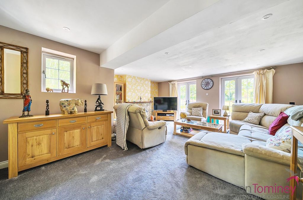 Property photo 3 of 26 83847F43-7E34-46c2-B618-7F334Dd3d092.Jpg