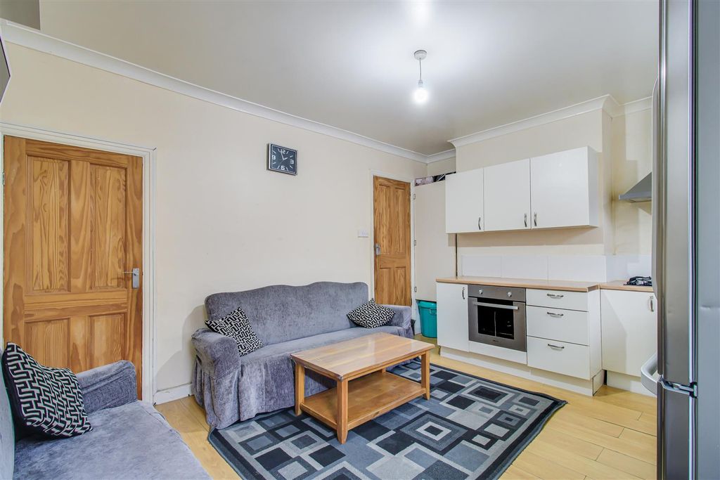 Property photo 3 of 8 Kitchen/Diner