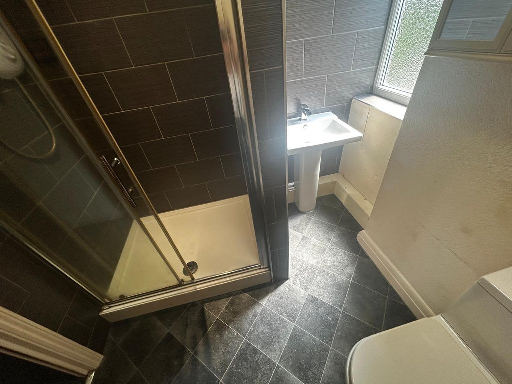 Property photo 3 of 4 Bathroom