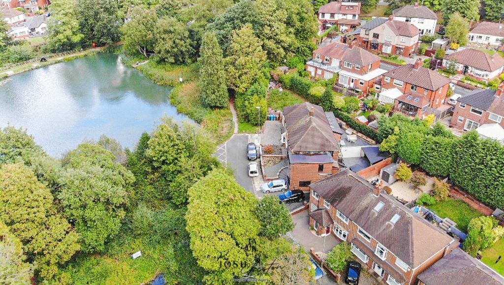 Property photo 2 of 33