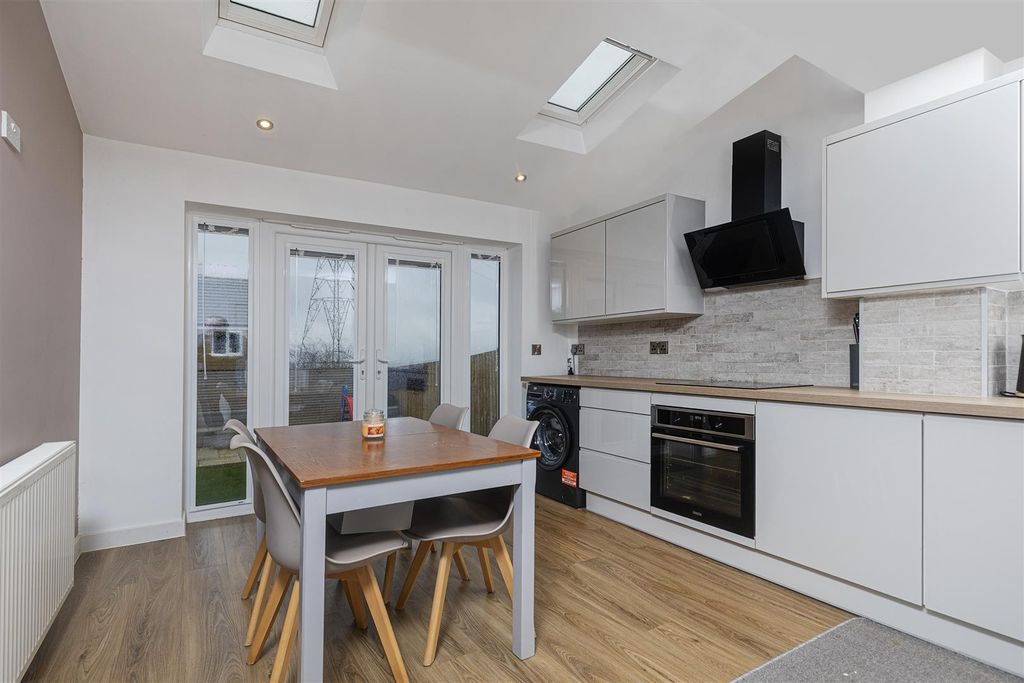 Property photo 2 of 30 Kitchen Diner