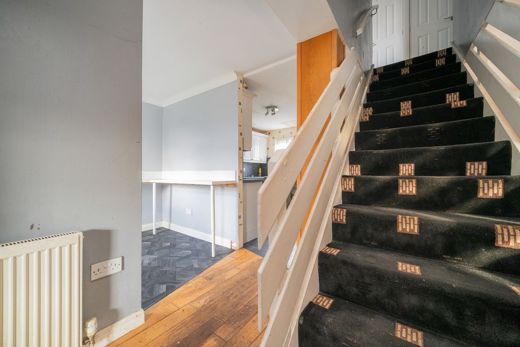 Property photo 3 of 25