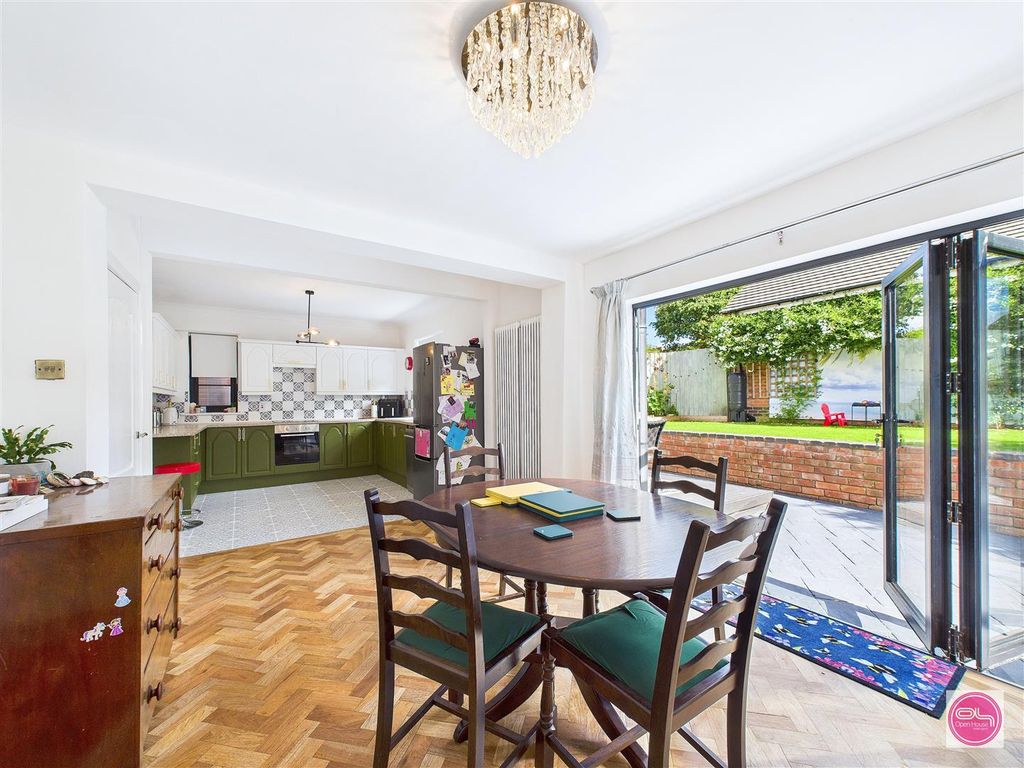 Property photo 1 of 42 Burton Road, Castle Gresley (8).Jpg