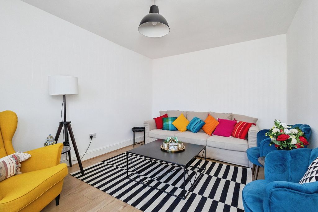 Property photo 3 of 34 Pbox-Img.Jpg