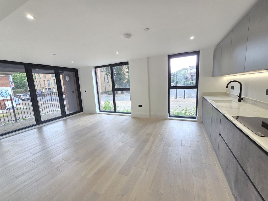 Property photo 3 of 12