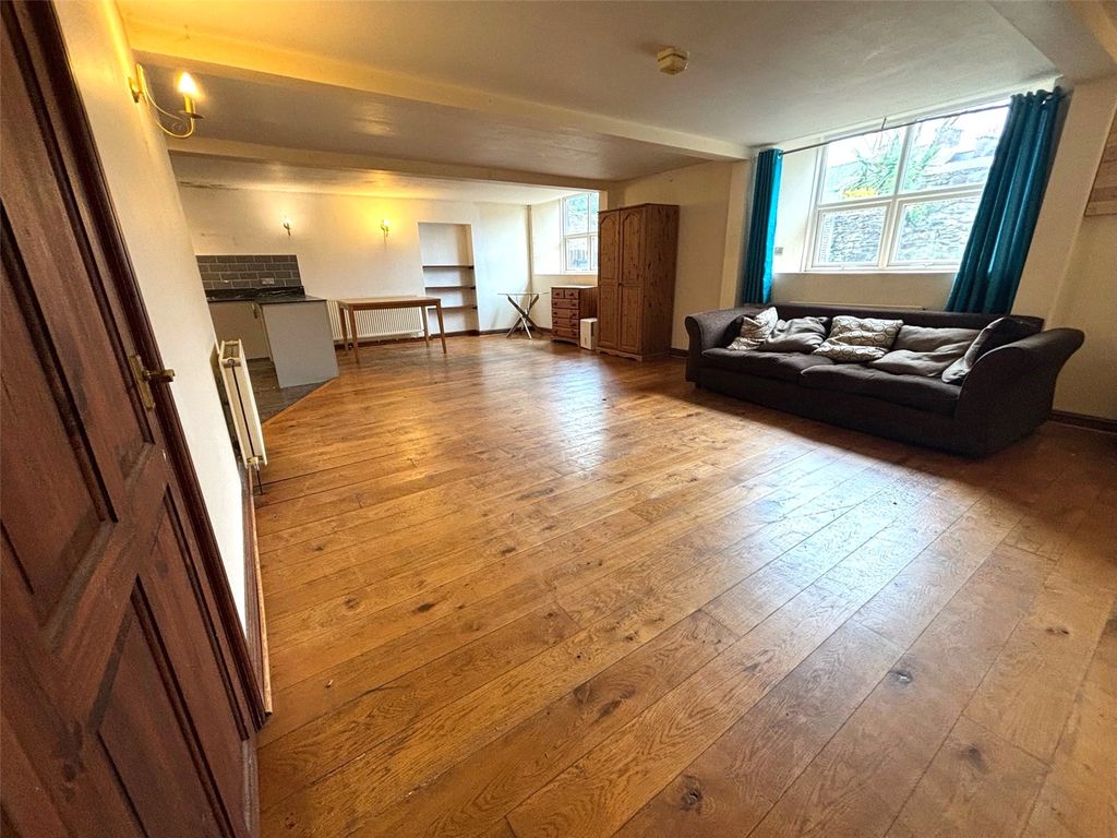 Property photo 3 of 18 Picture No. 02