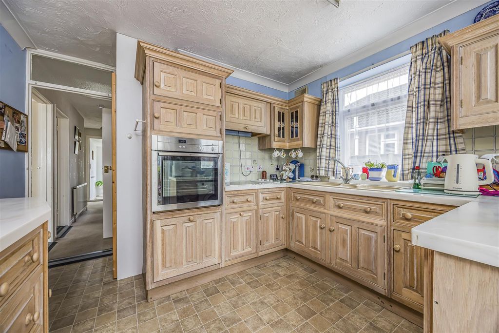 Property photo 1 of 20 42 Deverell Place, Purbrook-Porticomarketing-O'har