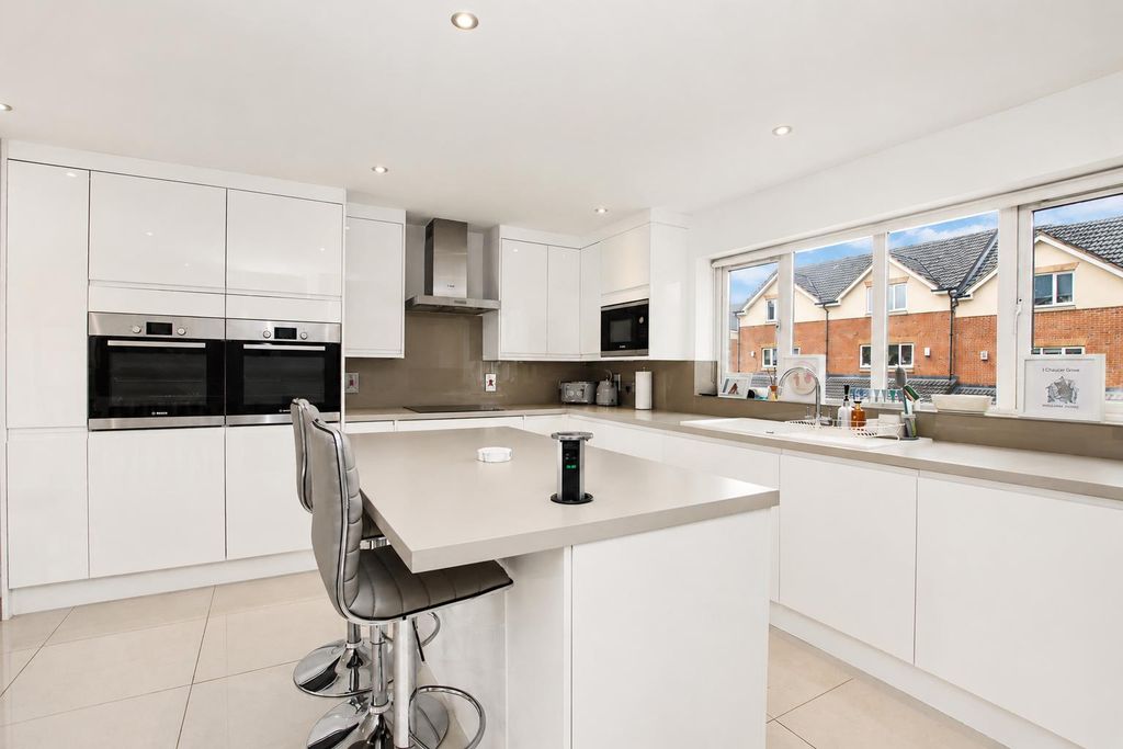 Property photo 2 of 22 31Acc737-Ac93-41A9-989B-120Ed18Bfb6c.Png