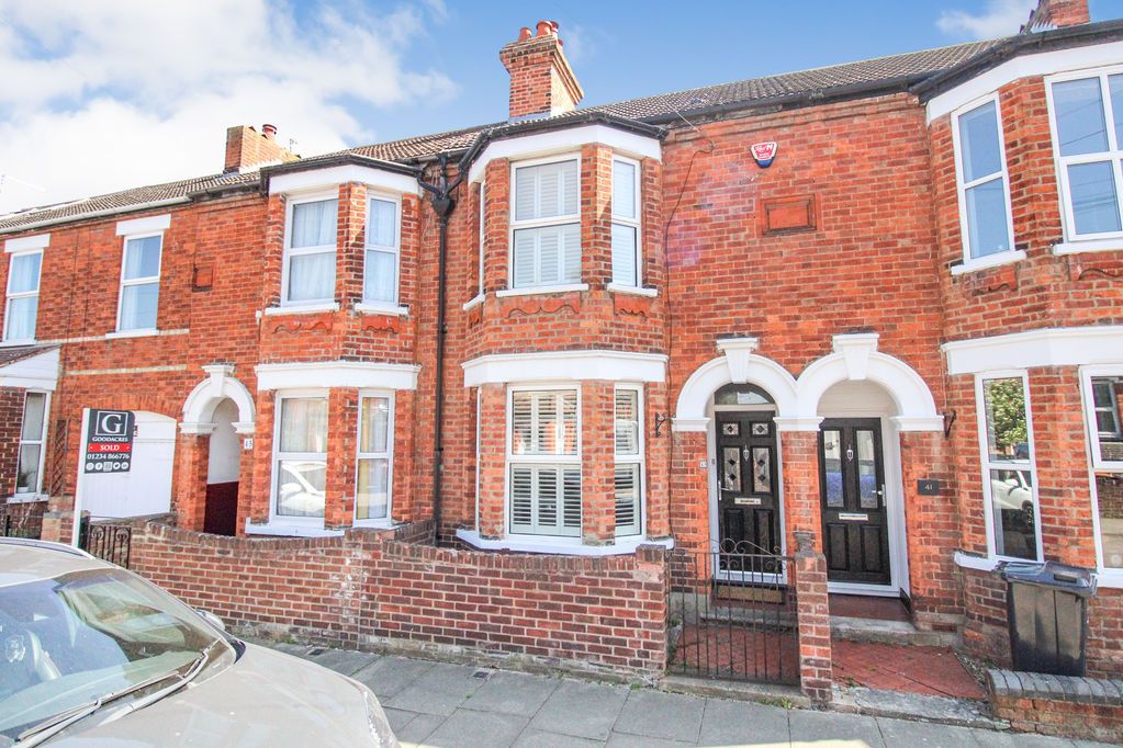 Property photo 2 of 11 Front 2